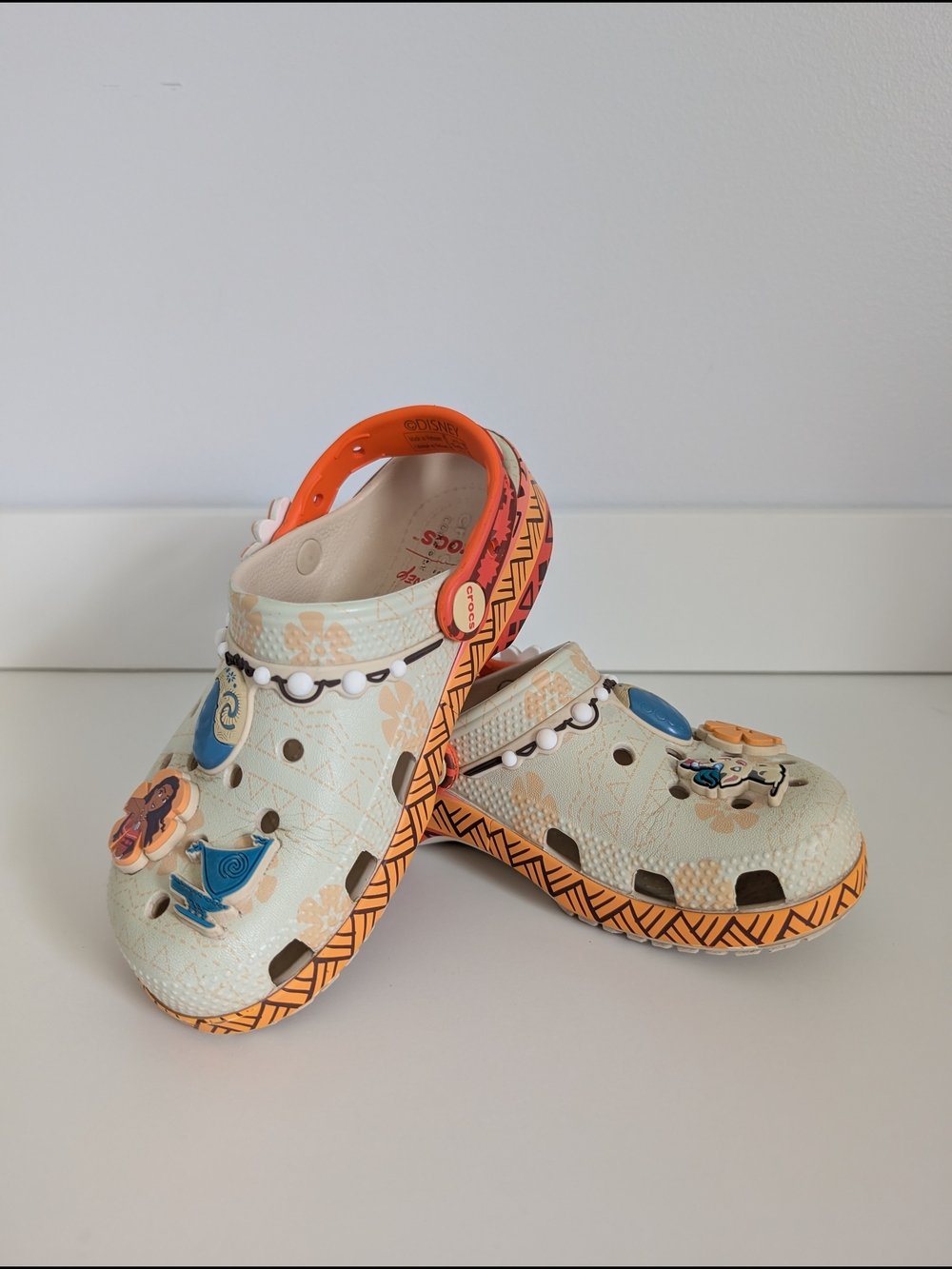 Disney Moana Kids Crocs Cream & Orange with Jibbet Charms Size 13 - Picture 7 of 8